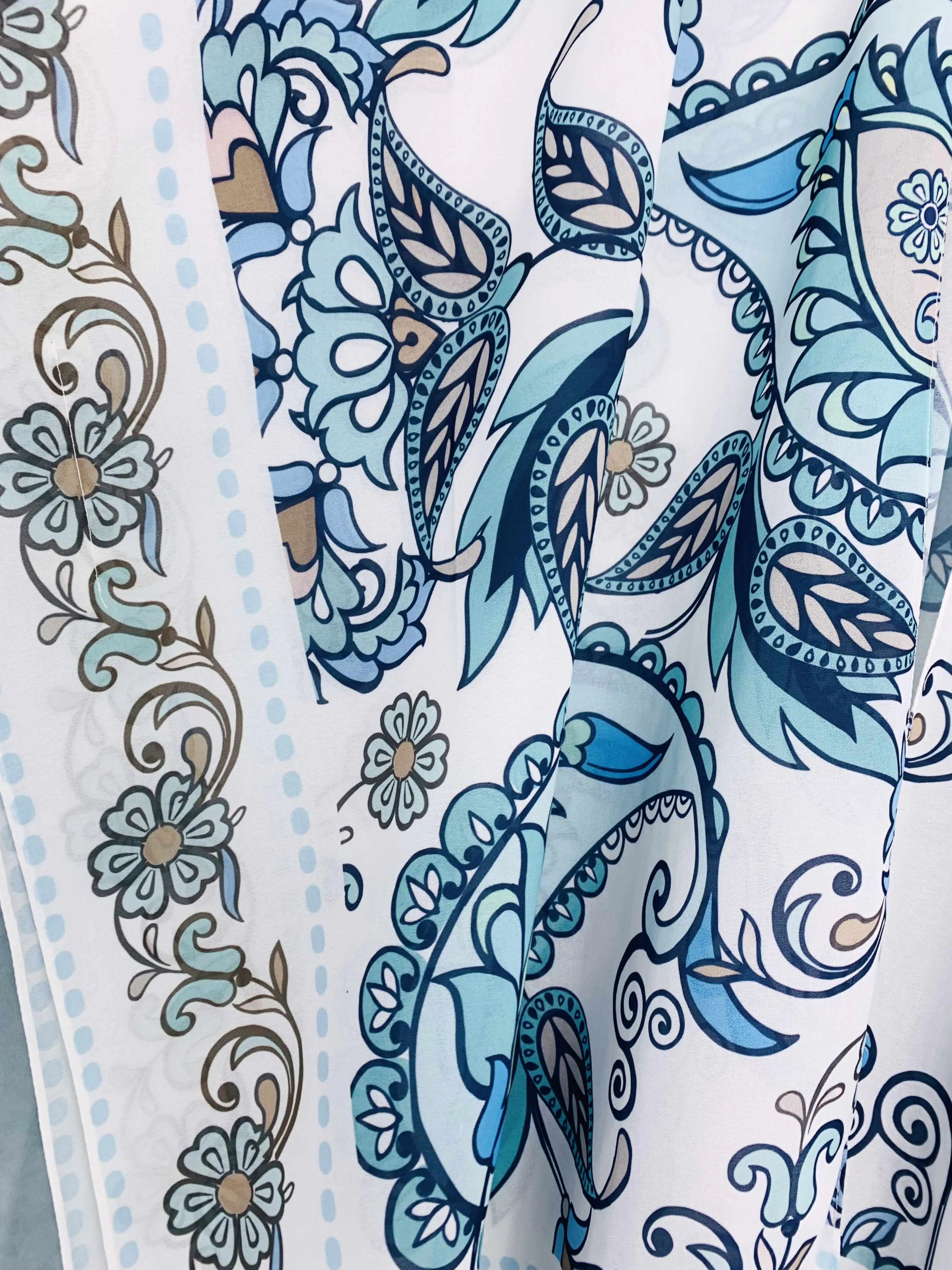 JC071066 White-Blue Paisley Kimono