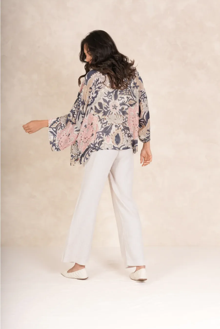 One Hundred Stars Short Lightweight Kimono in Taupe Block Print - KIMBLKTAU