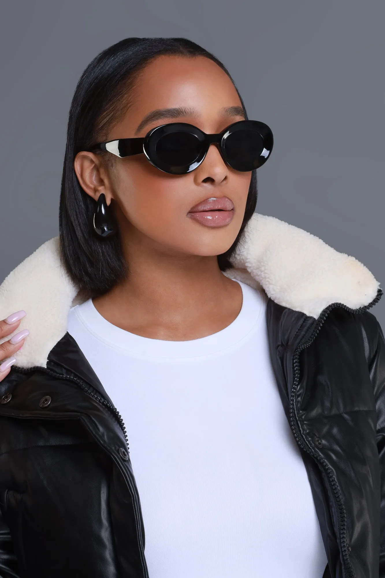 See You Out Retro Rounded Sunglasses - Black