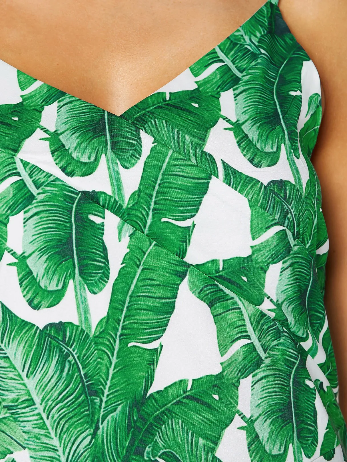 Wholesale Green V-Neck Sleeveless Floral Print Backless Spaghetti Strap Flounced Hem Dresses